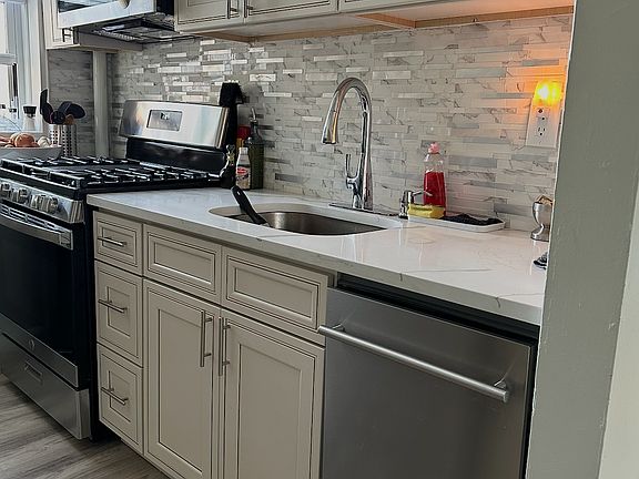 5th image of 67-25 Dartmouth St #6L