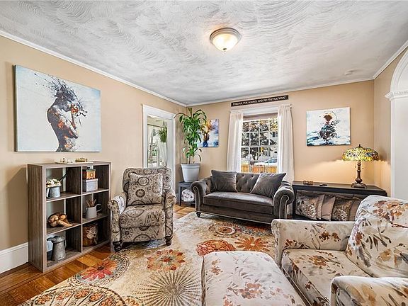 4th image of 247 Lowell Ave