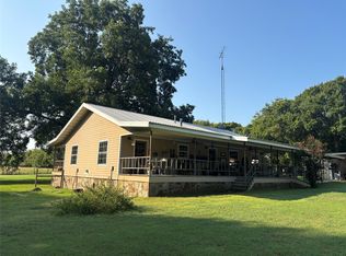 500 S Puryear St, Saint Jo, TX 76265