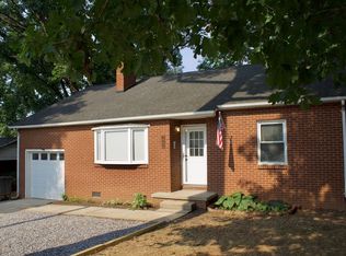 692 Brookdale Dr, Statesville, NC 28677