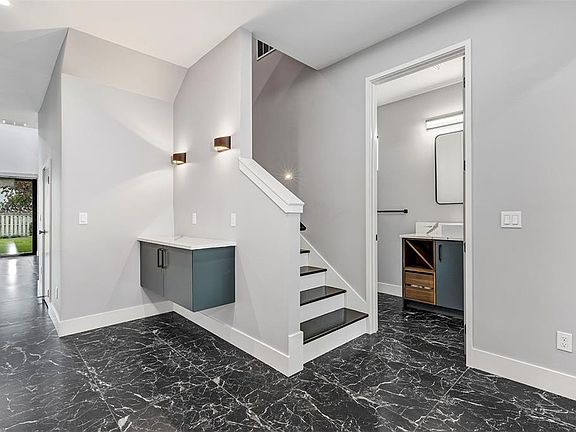 5th image of 1418 Clark St