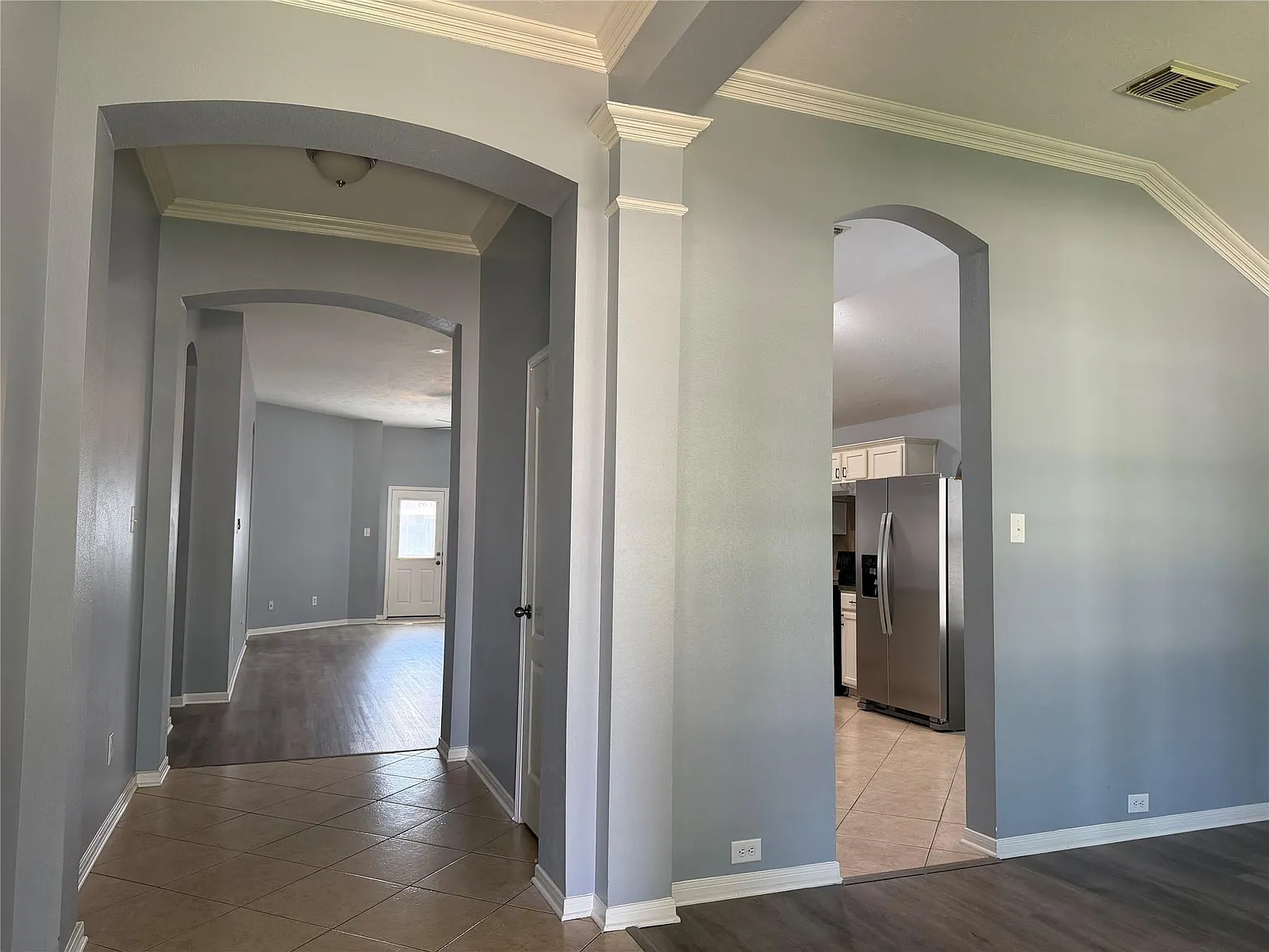 3 bed, 2.0 bath, 1975 sqft, $2,295 — Photo 4