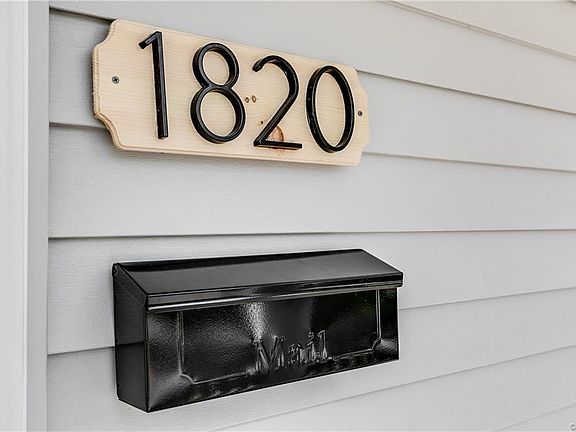 4th image of 1820 Edwards Ave