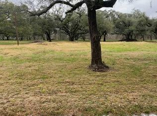 62 Kingswood Dr, Van Vleck, TX 77482