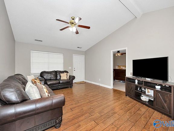 3rd image of 106 Pine Cone Dr
