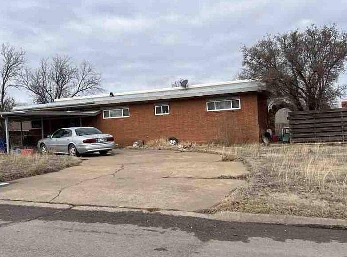 2nd image of 1030 Maple St