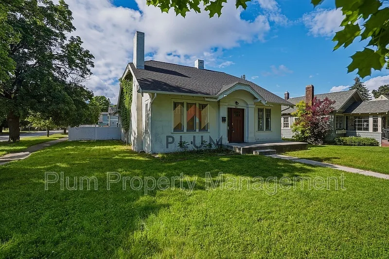 5 bed, 3.0 bath, 2070 sqft, $3,750 — Photo 2