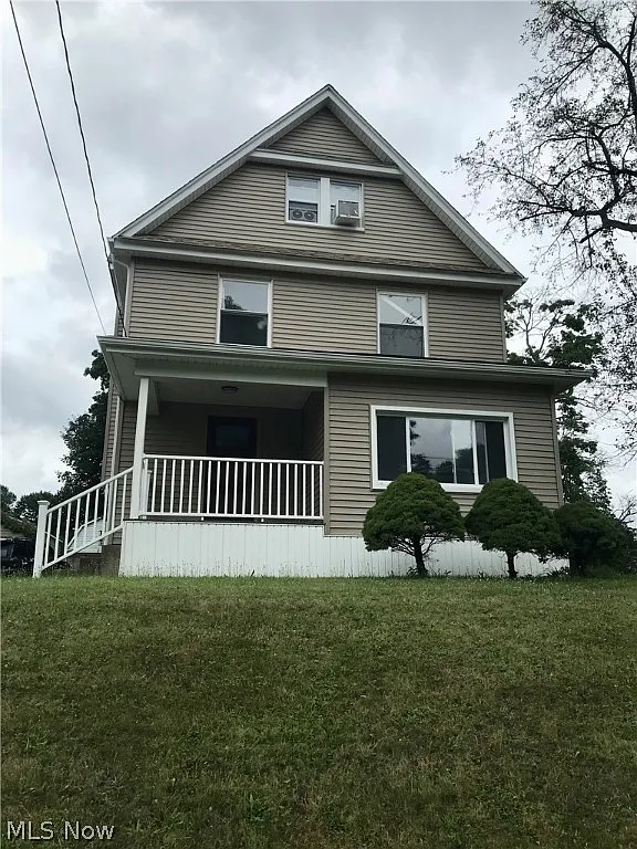1907 Point View Ave photo 1