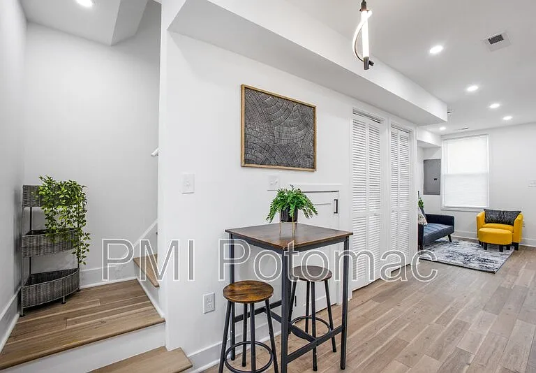 702 19th St NE — Photo 15