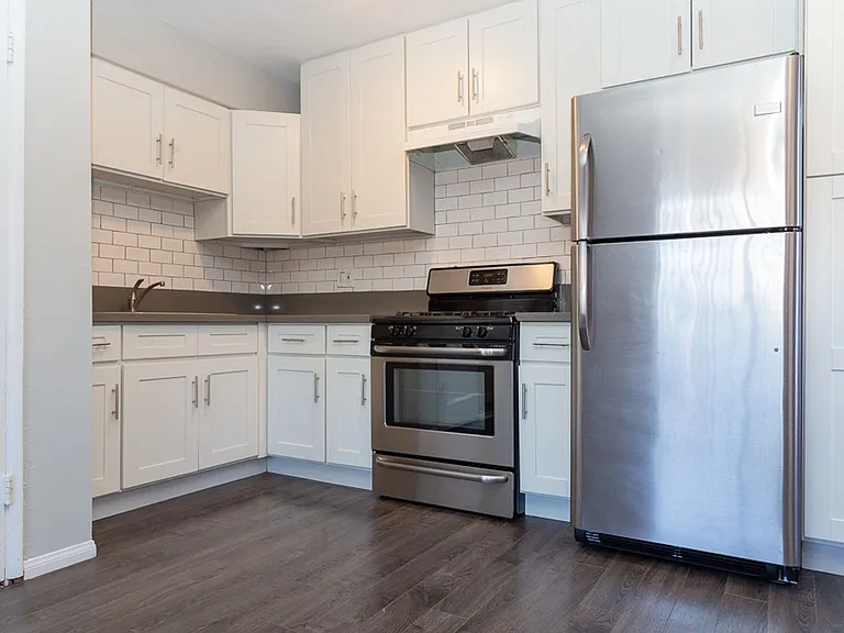 Townhome style apartments in up-and-coming Virgil Village with parking! — Photo 7