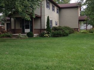 902 Partridge Ln, Bowling Green, OH 43402