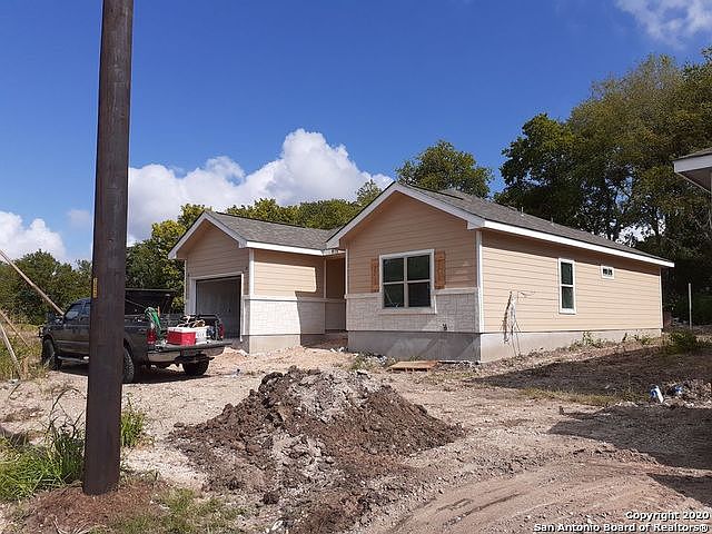 1st image of 915 YUCCA ST