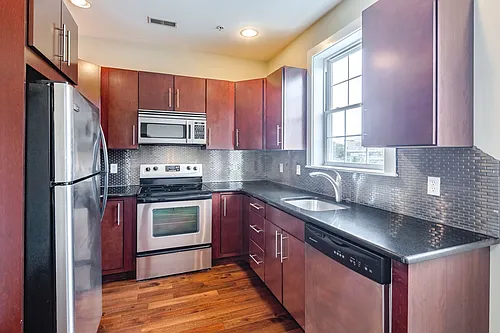 2633 Catharine Street Photo 1