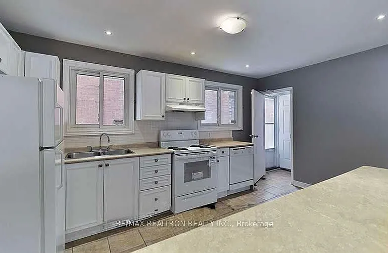 26 John St E — Photo 9
