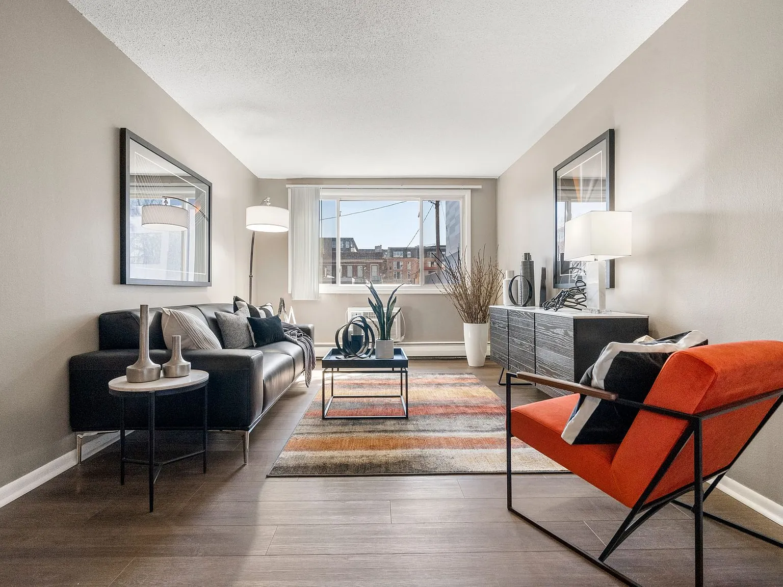 Uptown Square Apartments — Photo 4