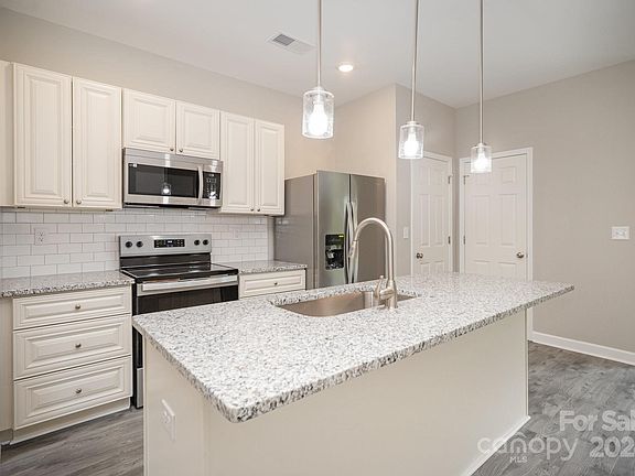 5th image of 904 7th St
