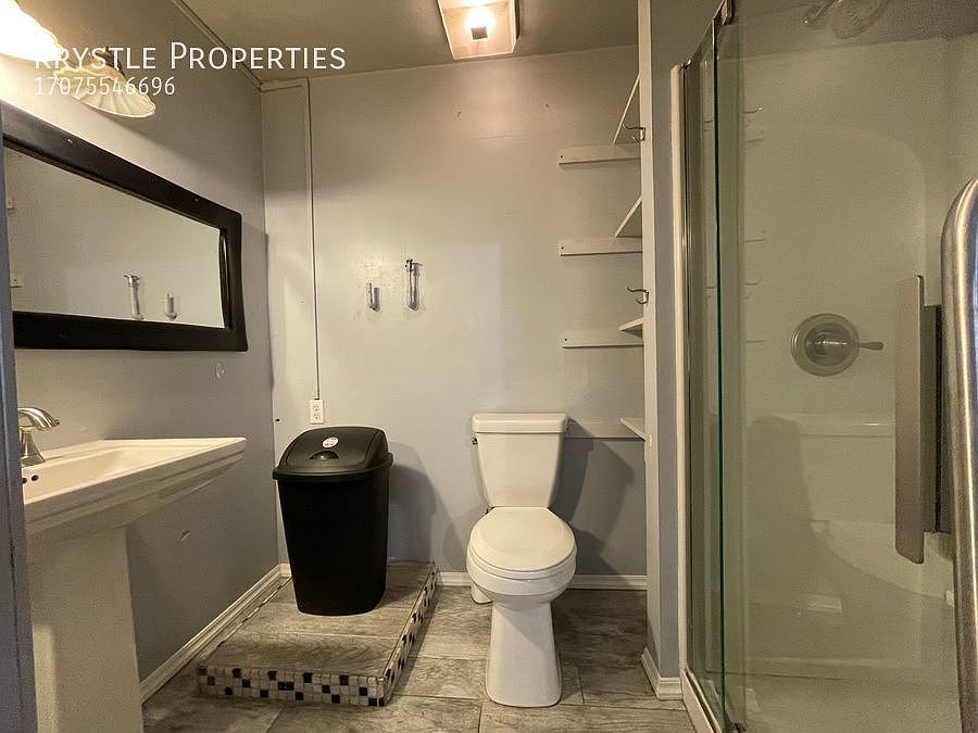 2nd image of 405A Carlson St