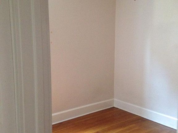 5th image of 427 W 31st St