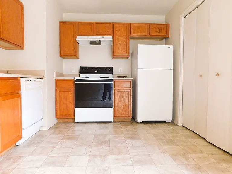 308 Creek St #C — Photo 6