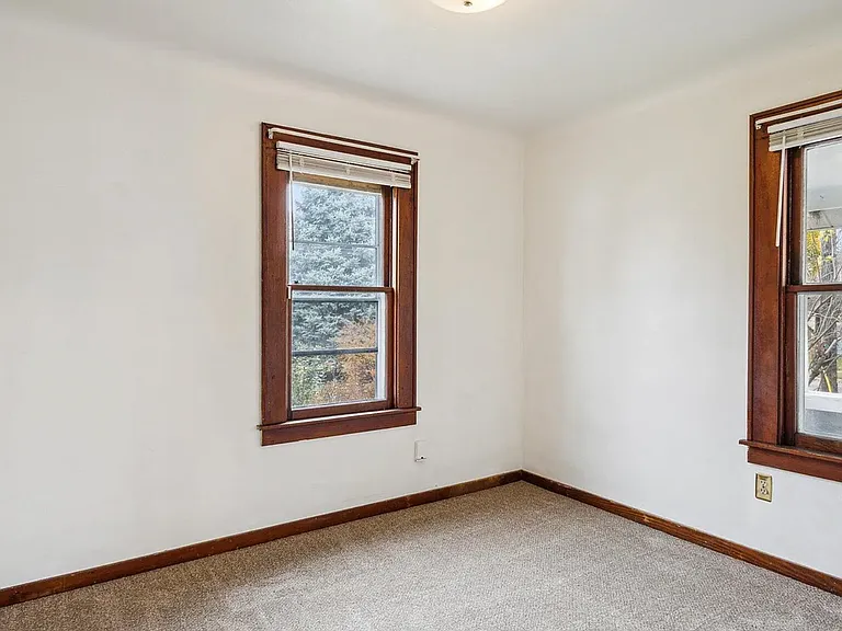 Bedroom on main floor (unfurnished look)