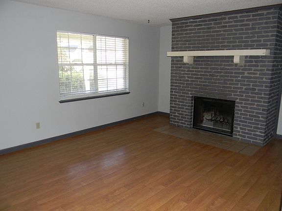 4th image of 2369 Gregory Dr