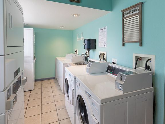 4th image of 3535 S Clarkson St #106