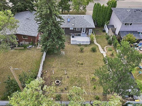 3rd image of 1315 Wilson CRESCENT