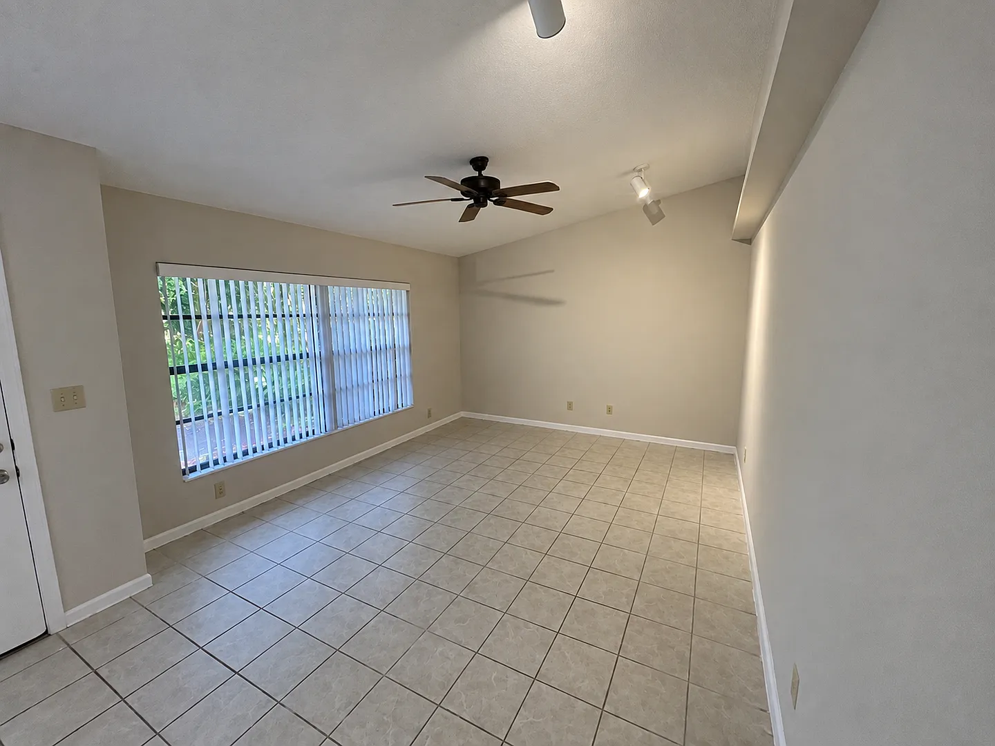 Beautiful 2 Bed / 2 Bath Brick Condo — Photo 3