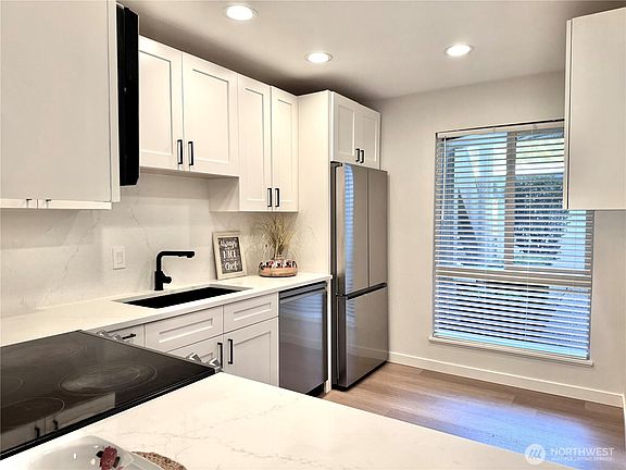 5th image of 10221 NE 16th Street #H5