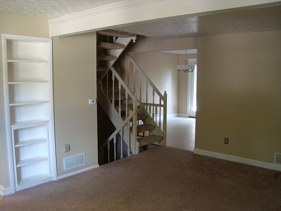3rd image of 2937 Rushbury Dr