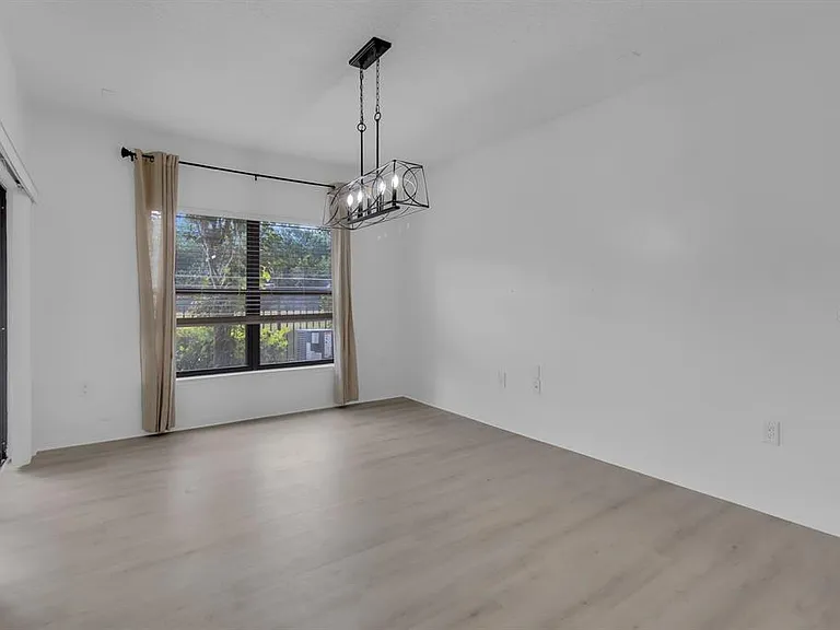 4210 Windsor Lake Cir — Photo 28