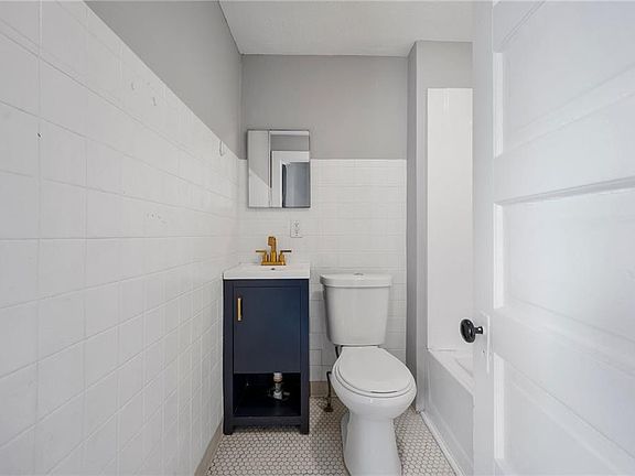 4th image of 1932 Coltman Rd #4