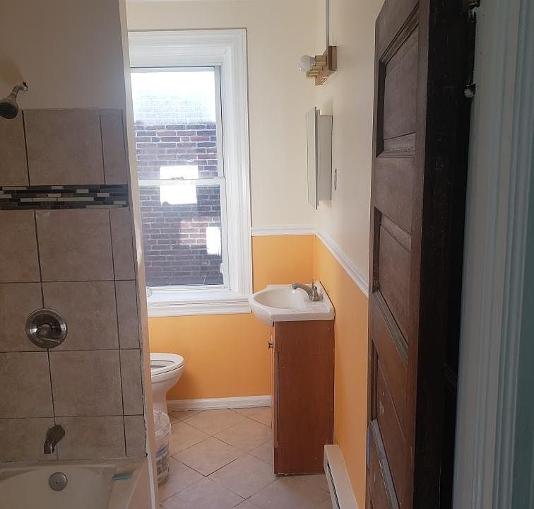 2nd image of 427 N Simpson St APT 1