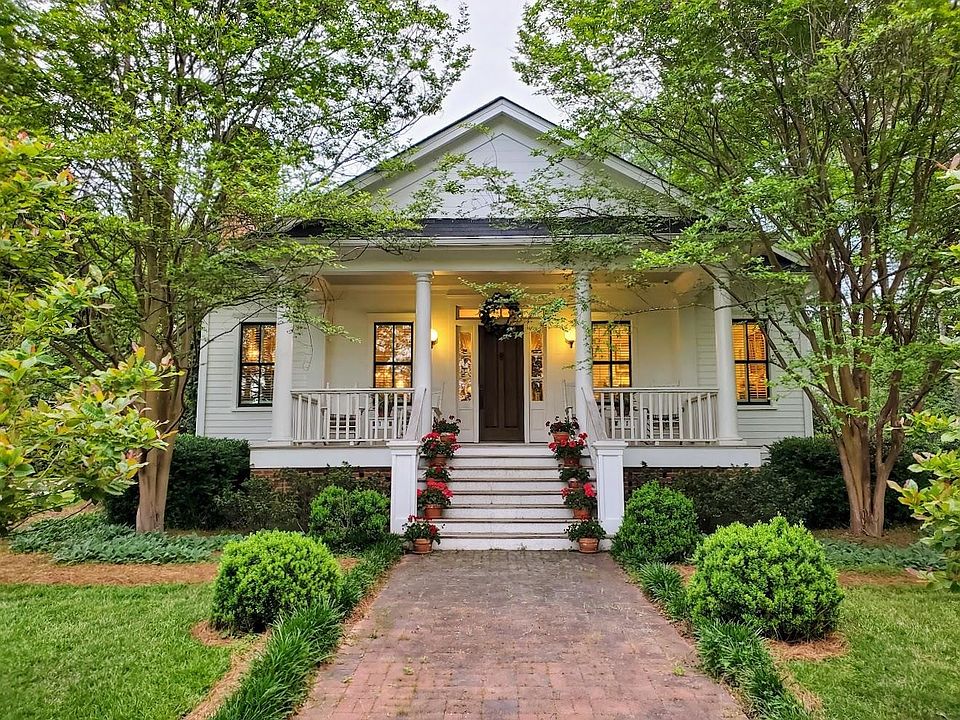 1st image of 763 Hunter St