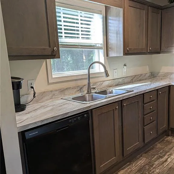 255 Greenview Cir — Photo 5