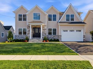 32 Massapequa Ave, Massapequa Park, NY 11762