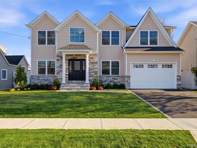 32 Massapequa Avenue, Massapequa Park, NY, 11762