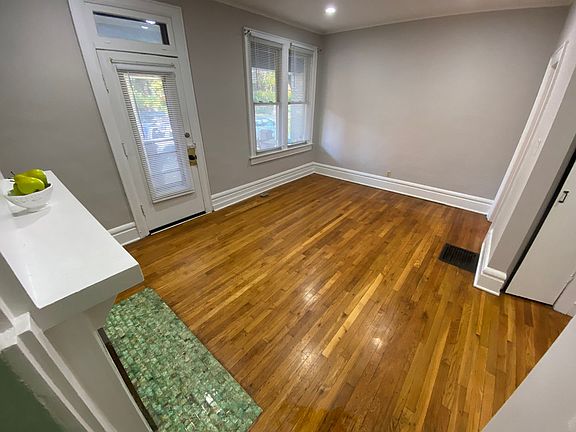 5th image of 193 E Maynard Ave #0