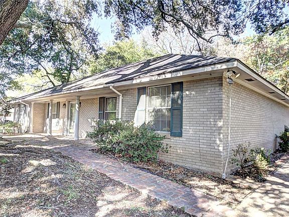 2nd image of 612 Parkway Dr