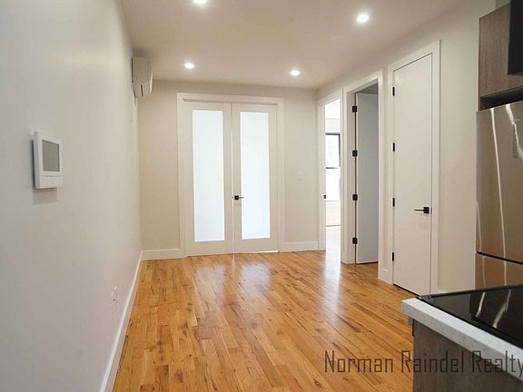 2nd image of 1671 Lincoln Pl #2BT