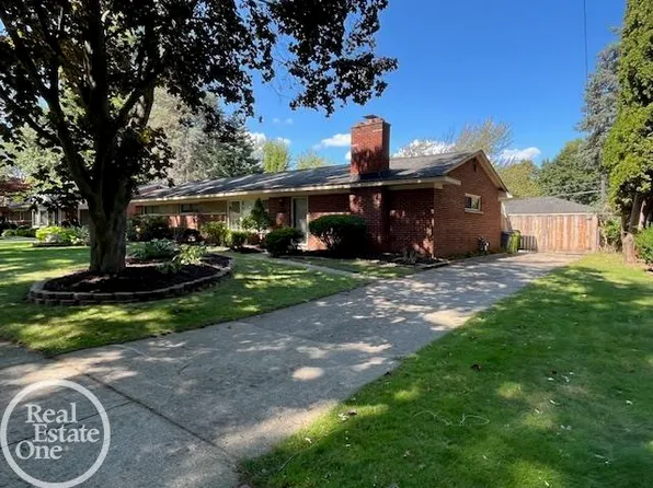 34509 Jerome St, Chesterfield, MI 48047