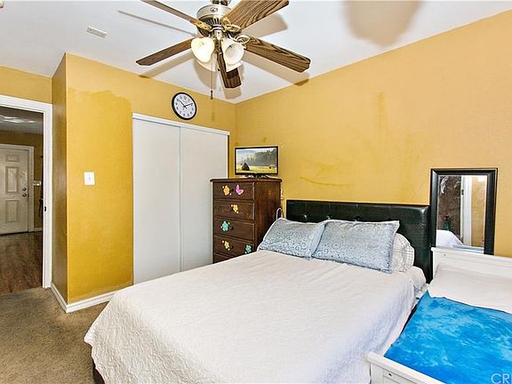 5th image of 945 W 51st St