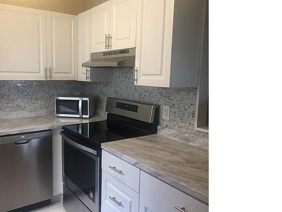 2nd image of 256 Tuscany E #256
