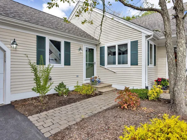 10 Chippers Lane UNIT 10, Mashpee, MA 02649