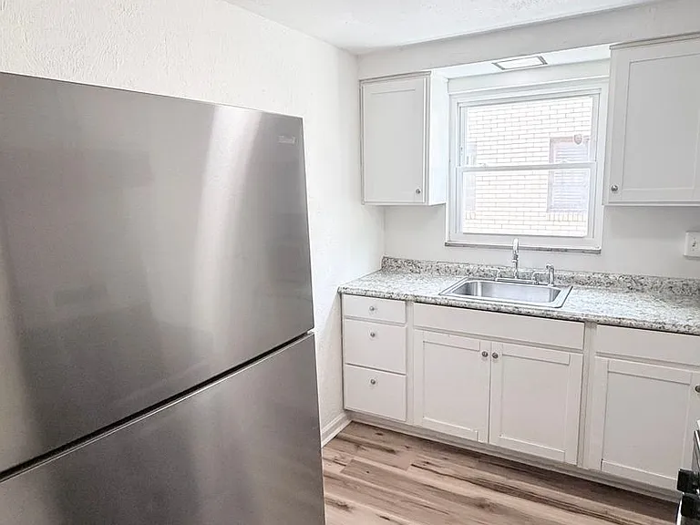 2121 Pioneer Avenue — Photo 6