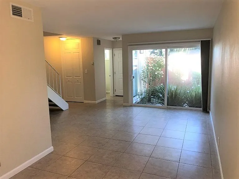 4627 Norwood Ter — Photo 5