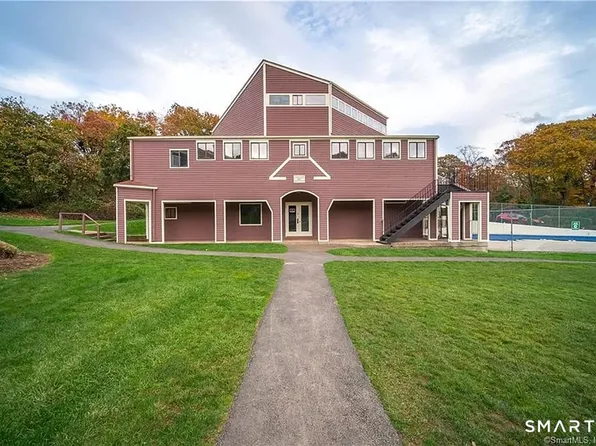 5 Stonegate Circle #F, Branford, CT 06405