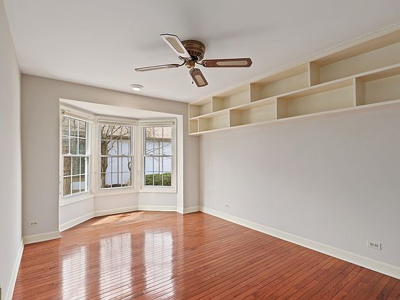3rd image of 1134 Oakview Dr