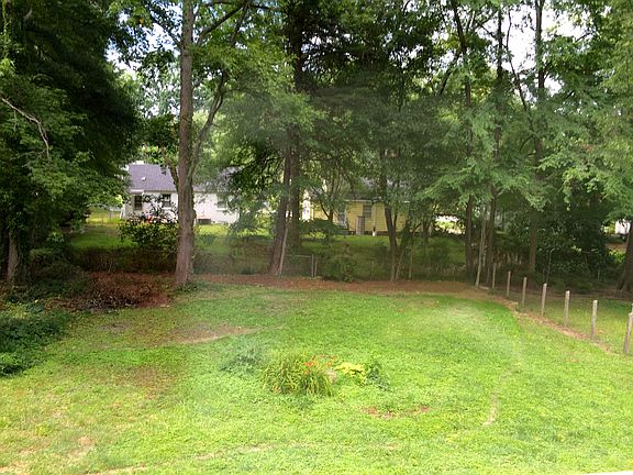 Great fenced back yard