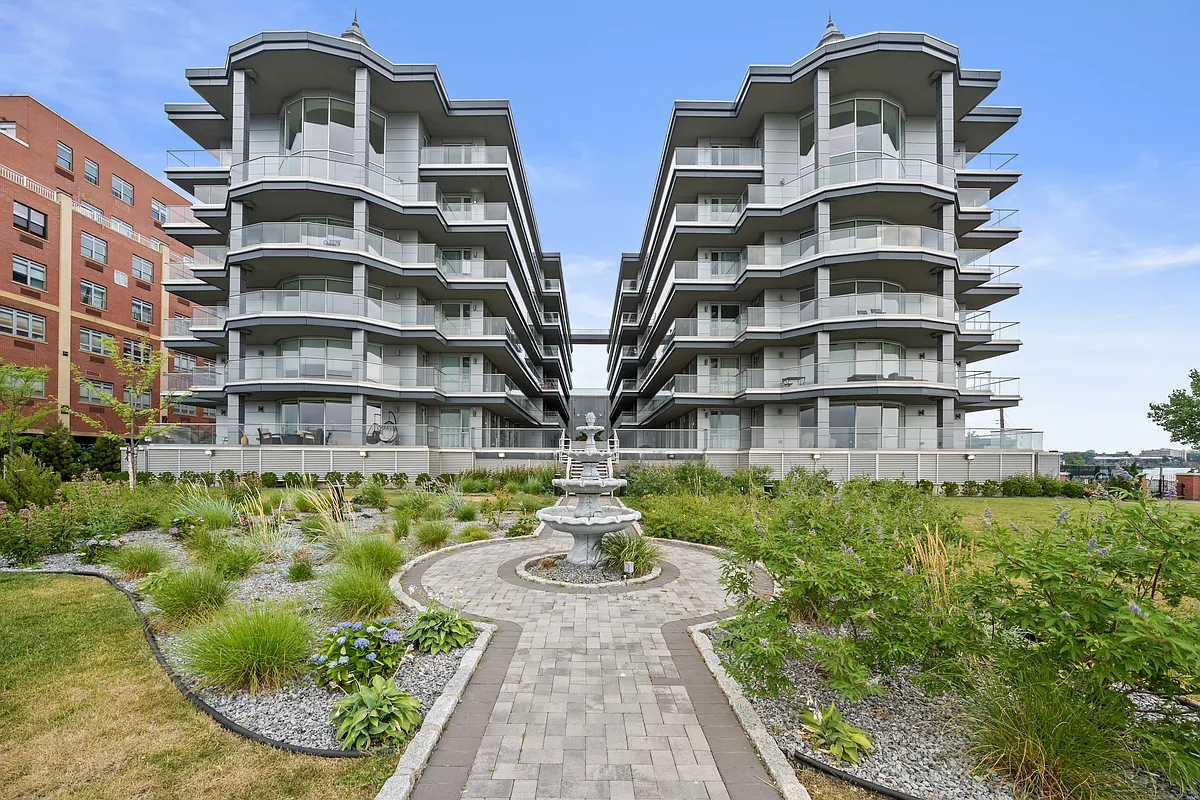 109-09 15th Avenue PH 609